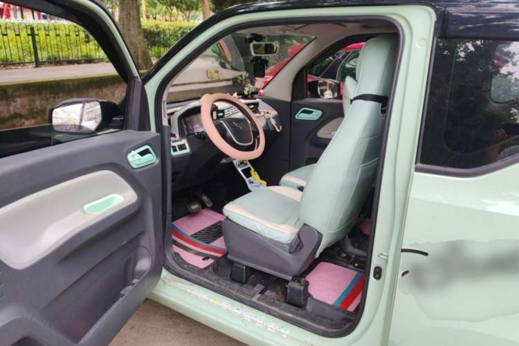Used Wuling Hongguang MINIEV 2022 Macaron Fashion Model Lithium Iron Phosphate Interior 4
