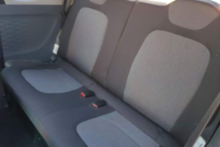 Used Wuling Hongguang MINIEV 2022 Macaron Premium Model – Lithium Iron Phosphate Interior 4