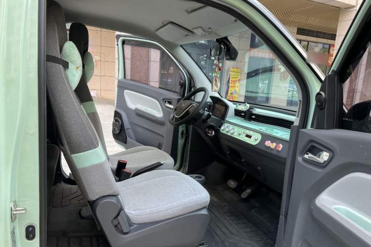 Used Wuling Hongguang MINIEV 2022 Macaron Premium Model – Lithium Iron Phosphate Interior 4