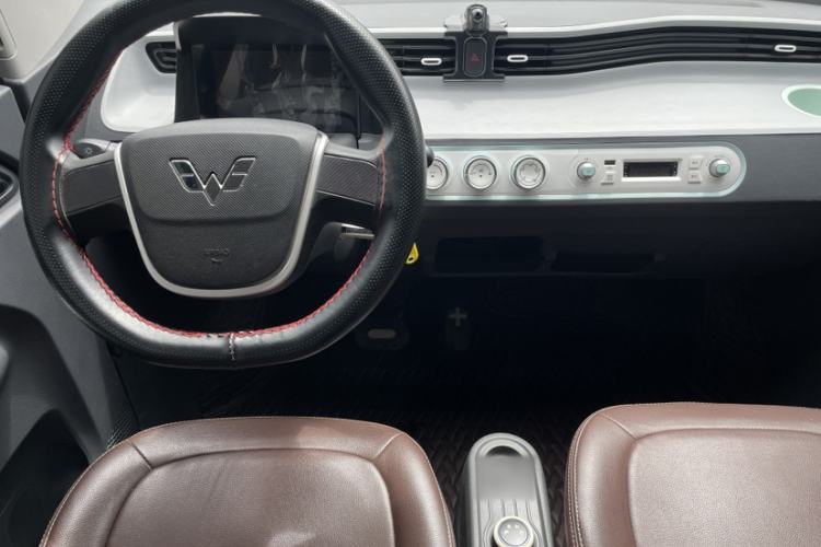 Used Wuling Hongguang MINIEV 2022 Macaron Fashion Model Lithium Iron Phosphate Interior 5