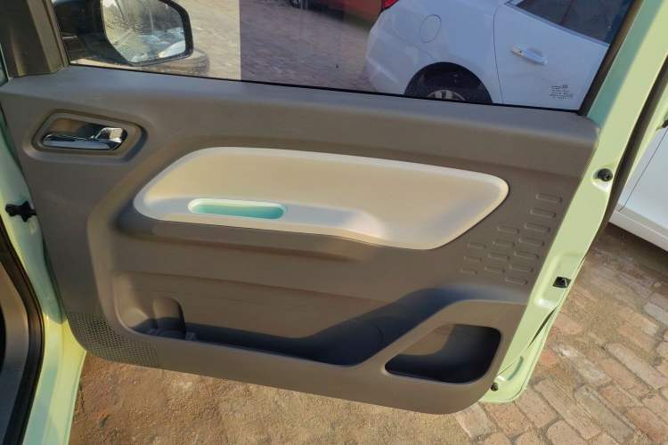 Used Wuling Hongguang MINIEV 2022 Macaron Premium Model – Lithium Iron Phosphate Interior 5