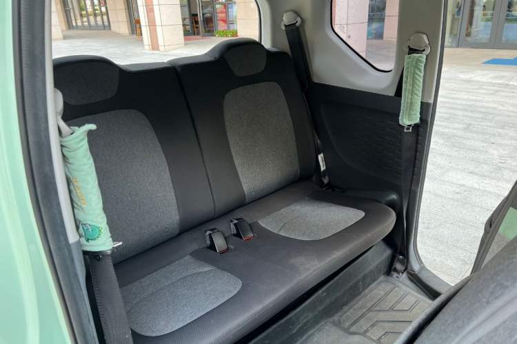 Used Wuling Hongguang MINIEV 2022 Macaron Premium Model – Lithium Iron Phosphate Interior 5