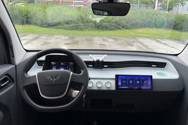 Used Wuling Hongguang MINIEV 2022 Macaron Premium Model – Lithium Iron Phosphate Interior 5