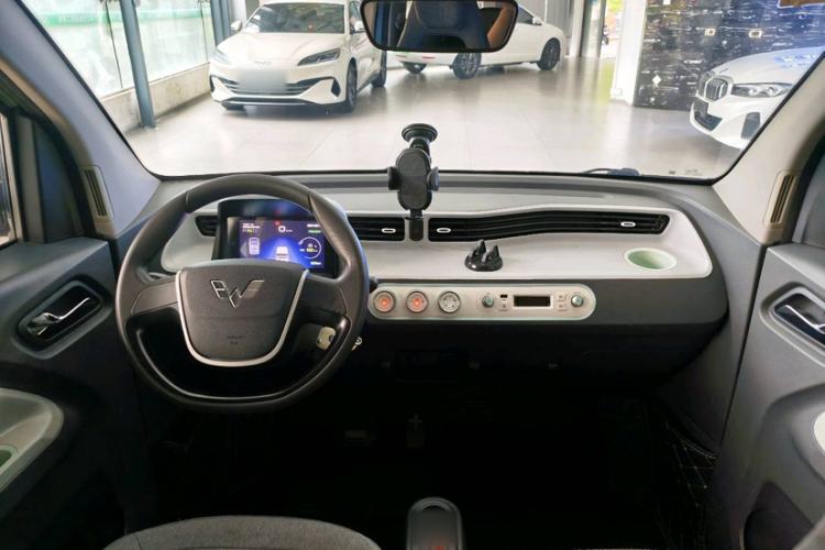 Used Wuling Hongguang MINIEV 2022 Macaron Premium Model – Lithium Iron Phosphate Interior 6