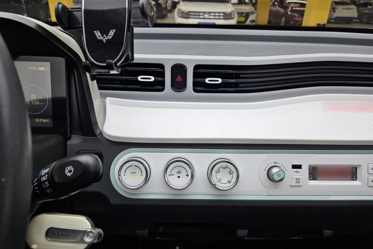 Used Wuling Hongguang MINIEV 2022 Macaron Premium Model – Lithium Iron Phosphate Interior 6
