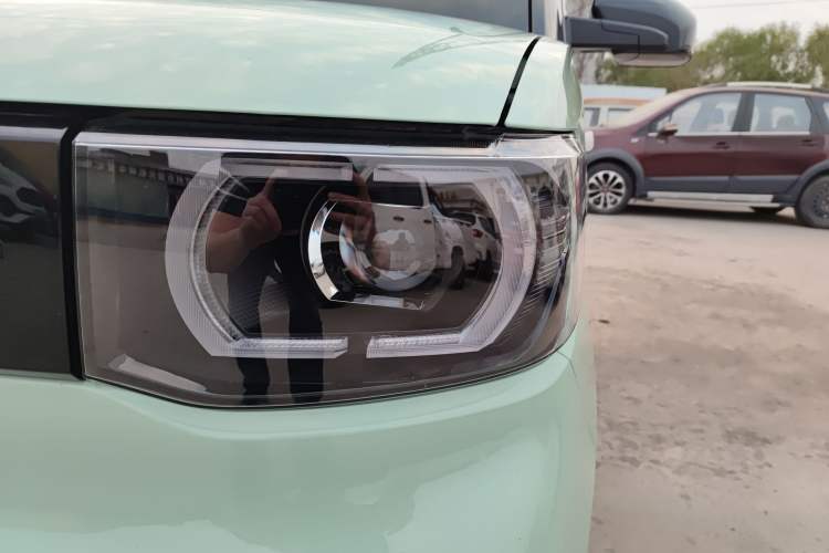 Used Wuling Hongguang MINIEV 2022 Macaron Fashion Edition Lithium-Nickel-Cobalt-Alpha-oxide Left Front Headlight
