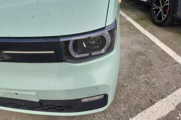 Used Wuling Hongguang MINIEV 2022 Macaron Premium Model – Lithium Ternary Battery Left Front Headlight