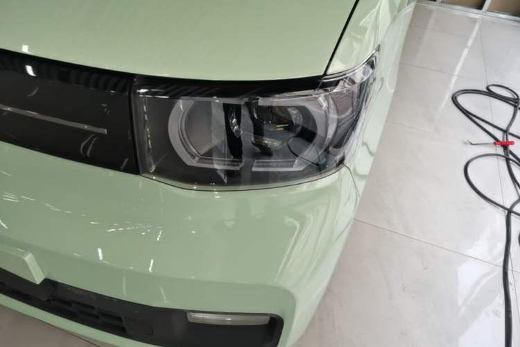Used Wuling Hongguang MINIEV 2022 Macaron Premium Model – Lithium Iron Phosphate Left Front Headlight