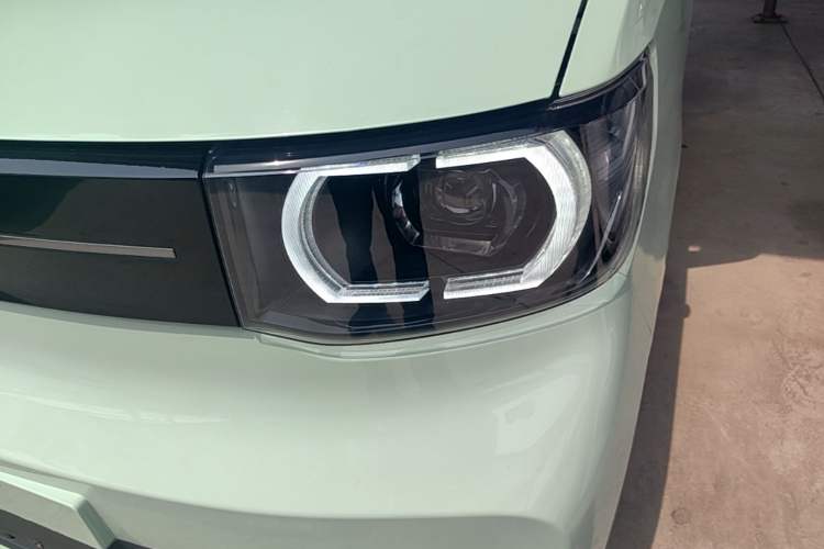 Used Wuling Hongguang MINIEV 2022 Macaron Premium Model – Lithium Iron Phosphate Left Front Headlight