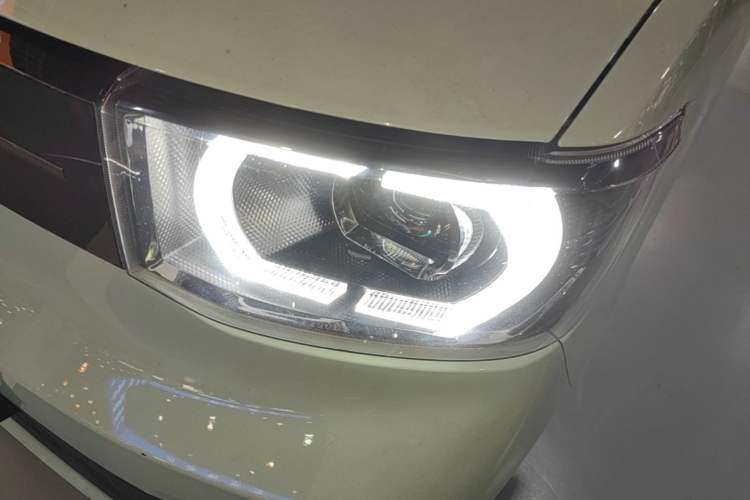Used Wuling Hongguang MINIEV 2022 Macaron Premium Model – Lithium Ternary Battery Left Front Headlight