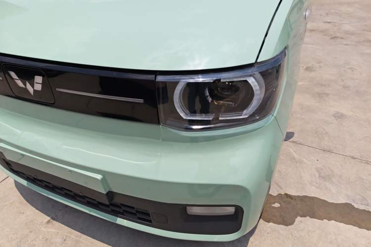 Used Wuling Hongguang MINIEV 2022 Macaron Premium Model – Lithium Iron Phosphate Left Front Headlight