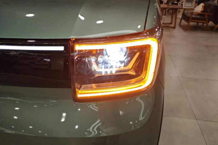 Used Wuling Hongguang MINIEV 2022 GAMEBOY 200km Gaming Edition with Lithium Iron Phosphate Left Front Headlight