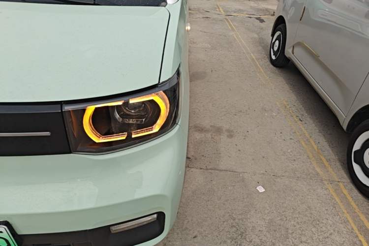 Used Wuling Hongguang MINIEV 2022 Macaron Premium Model – Lithium Iron Phosphate Left Front Headlight