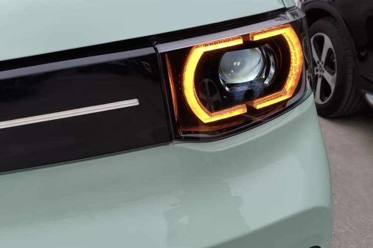 Used Wuling Hongguang MINIEV 2022 Macaron Premium Model – Lithium Iron Phosphate Left Front Headlight