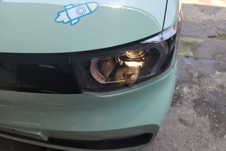 Used Wuling Hongguang MINIEV 2022 Macaron Premium Model – Lithium Ternary Battery Left Front Headlight