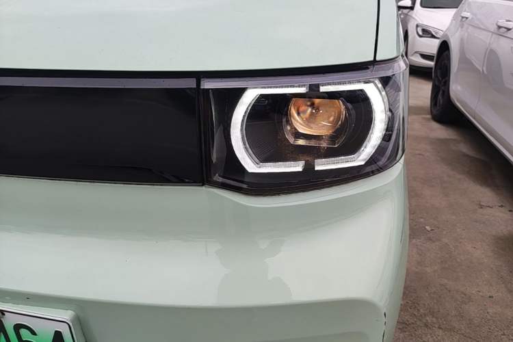 Used Wuling Hongguang MINIEV 2022 Macaron Premium Model – Lithium Iron Phosphate Left Front Headlight