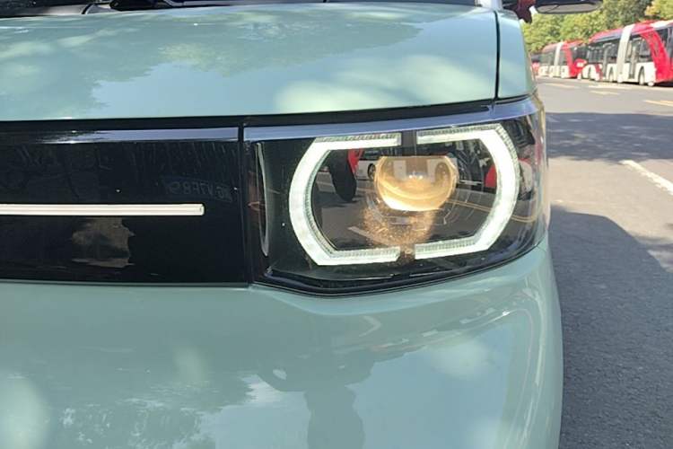 Used Wuling Hongguang MINIEV 2022 Macaron Premium Model – Lithium Iron Phosphate Left Front Headlight