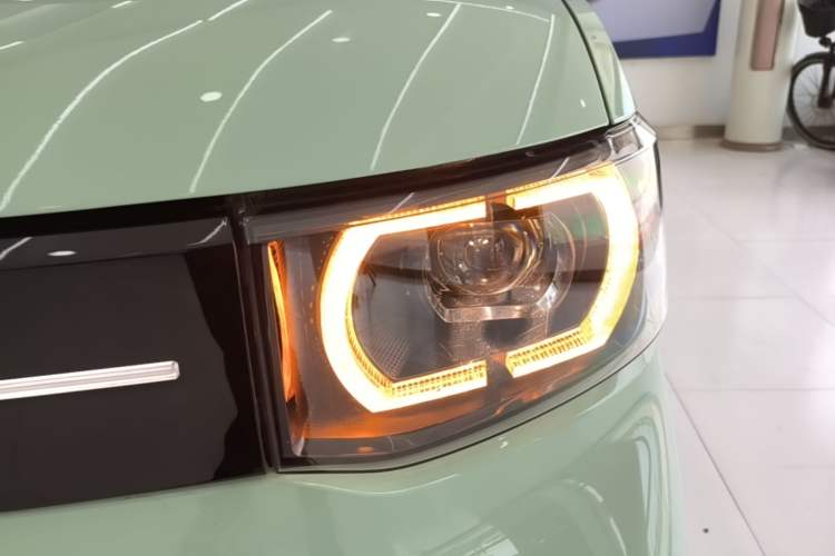 Used Wuling Hongguang MINIEV 2022 Macaron Premium Model – Lithium Iron Phosphate Left Front Headlight