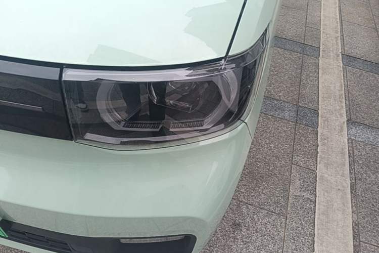 Used Wuling Hongguang MINIEV 2022 Macaron Premium Model – Lithium Ternary Battery Left Front Headlight