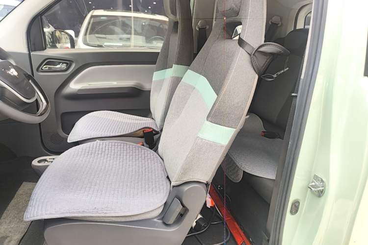 Used Wuling Hongguang MINIEV 2022 Macaron Fashion Model Lithium Iron Phosphate Left Front Seat