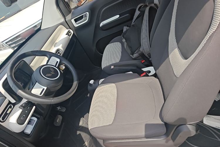 Used Wuling Hongguang MINIEV 2022 Macaron Fashion Model Lithium Iron Phosphate Left Front Seat