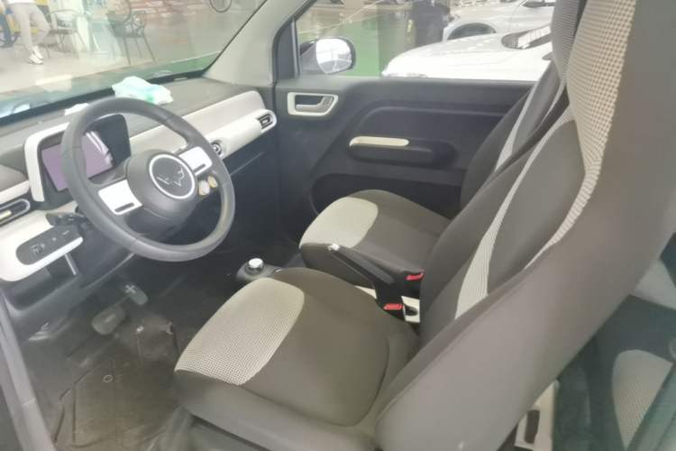 Used Wuling Hongguang MINIEV 2022 Macaron Fashion Model Lithium Iron Phosphate Left Front Seat