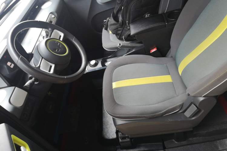 Used Wuling Hongguang MINIEV 2022 GAMEBOY 200km Play Edition with Lithium Iron Phosphate Left Front Seat
