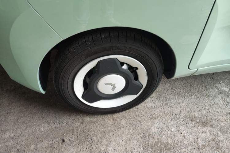 Used Wuling Hongguang MINIEV 2022 Macaron Premium Model – Lithium Iron Phosphate Left Front Wheel Hub