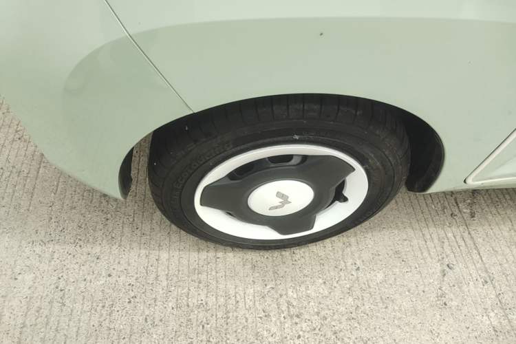 Used Wuling Hongguang MINIEV 2022 Macaron Premium Model – Lithium Iron Phosphate Left Front Wheel Hub