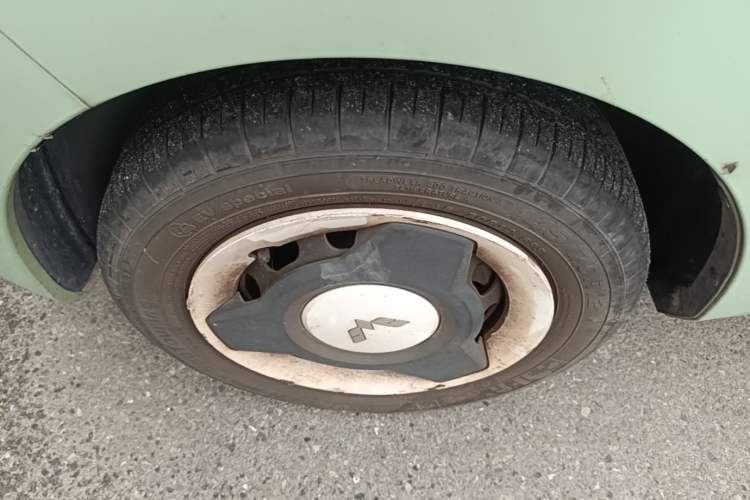 Used Wuling Hongguang MINIEV 2022 Macaron Fashion Model Lithium Iron Phosphate Left Front Wheel Hub