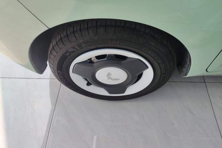 Used Wuling Hongguang MINIEV 2022 Macaron Premium Model – Lithium Iron Phosphate Left Front Wheel Hub