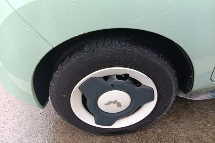 Used Wuling Hongguang MINIEV 2022 Macaron Premium Model – Lithium Iron Phosphate Left Front Wheel Hub