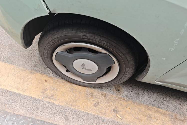 Used Wuling Hongguang MINIEV 2022 Macaron Premium Model – Lithium Ternary Battery Left Front Wheel Hub