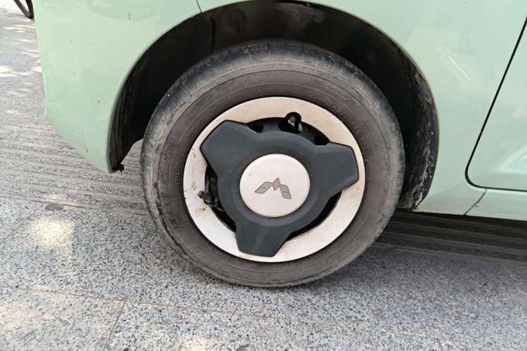 Used Wuling Hongguang MINIEV 2022 Macaron Premium Model – Lithium Iron Phosphate Left Front Wheel Hub