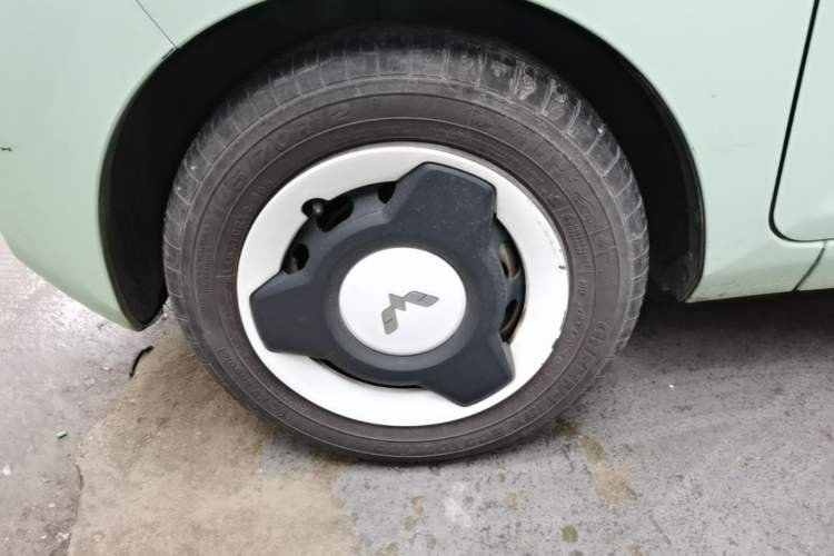 Used Wuling Hongguang MINIEV 2022 Macaron Fashion Model Lithium Iron Phosphate Left Front Wheel Hub