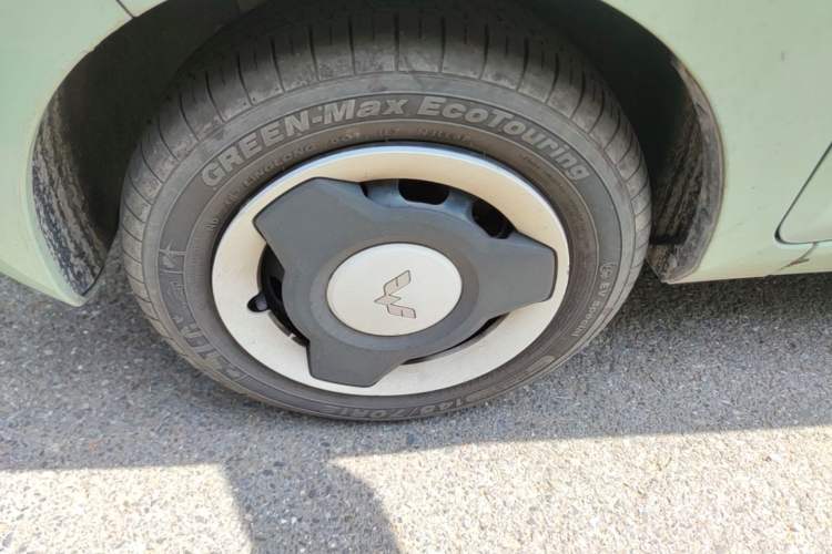 Used Wuling Hongguang MINIEV 2022 Macaron Premium Model – Lithium Iron Phosphate Left Front Wheel Hub