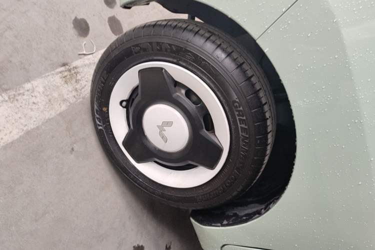 Used Wuling Hongguang MINIEV 2022 Macaron Premium Model – Lithium Iron Phosphate Left Front Wheel Hub