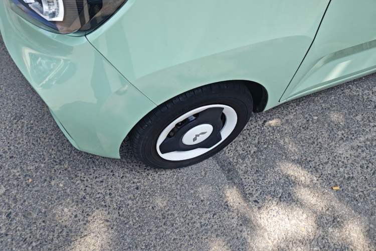 Used Wuling Hongguang MINIEV 2022 Macaron Premium Model – Lithium Iron Phosphate Left Front Wheel Hub