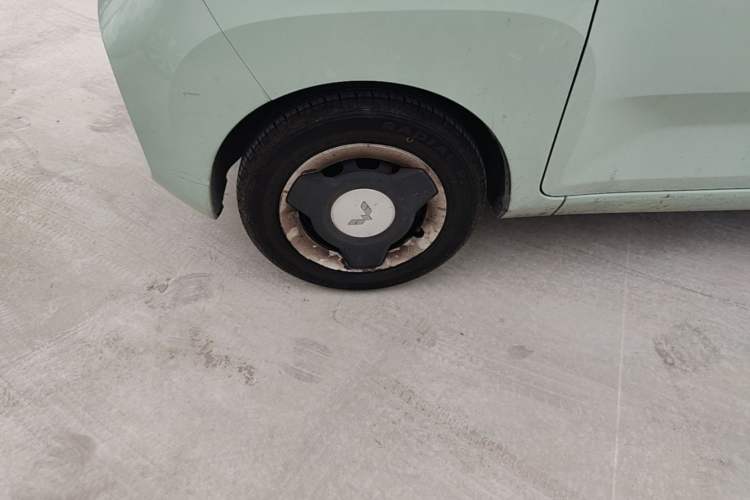 Used Wuling Hongguang MINIEV 2022 Macaron Premium Model – Lithium Iron Phosphate Left Front Wheel Hub