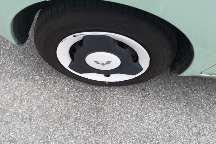 Used Wuling Hongguang MINIEV 2022 Macaron Premium Model – Lithium Iron Phosphate Left Front Wheel Hub