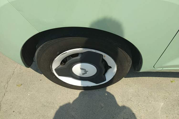 Used Wuling Hongguang MINIEV 2022 Macaron Premium Model – Lithium Iron Phosphate Left Front Wheel Hub