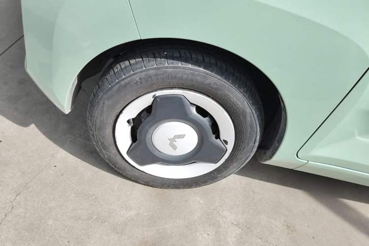 Used Wuling Hongguang MINIEV 2022 Macaron Premium Model – Lithium Iron Phosphate Left Front Wheel Hub