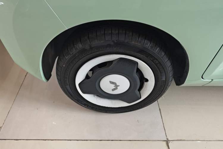 Used Wuling Hongguang MINIEV 2022 Macaron Premium Model – Lithium Iron Phosphate Left Front Wheel Hub