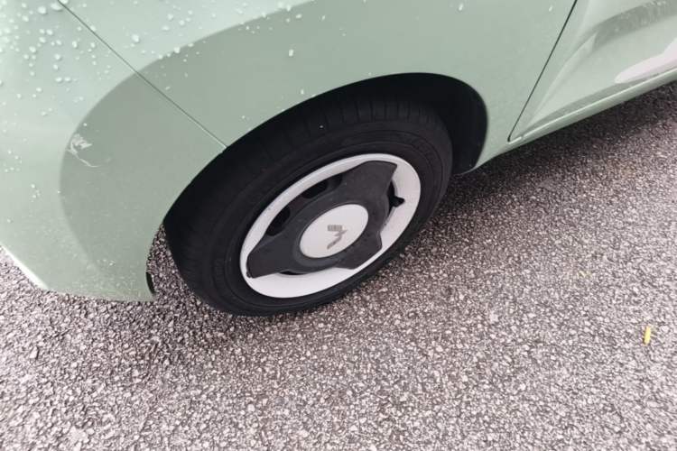 Used Wuling Hongguang MINIEV 2022 Macaron Premium Model – Lithium Ternary Battery Left Front Wheel Hub