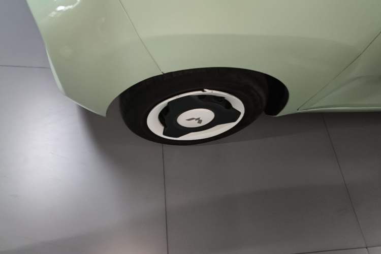 Used Wuling Hongguang MINIEV 2022 Macaron Premium Model – Lithium Iron Phosphate Left Front Wheel Hub