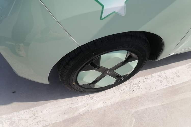 Used Wuling Hongguang MINIEV 2022 Macaron Premium Model – Lithium Iron Phosphate Left Front Wheel Hub