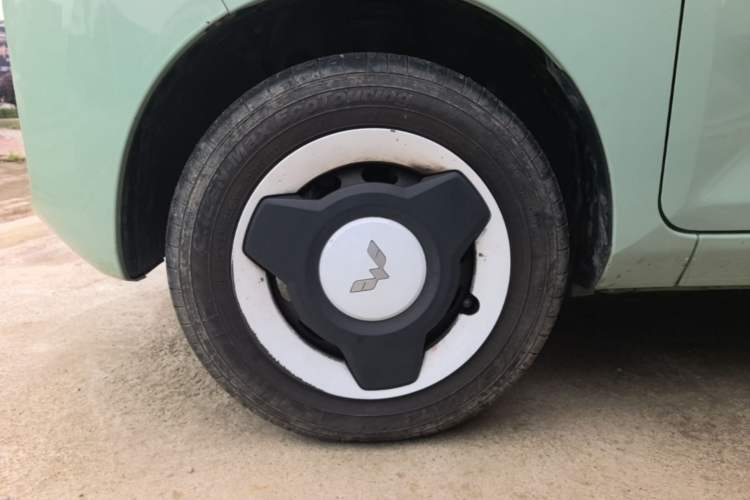 Used Wuling Hongguang MINIEV 2022 Macaron Premium Model – Lithium Iron Phosphate Left Front Wheel Hub