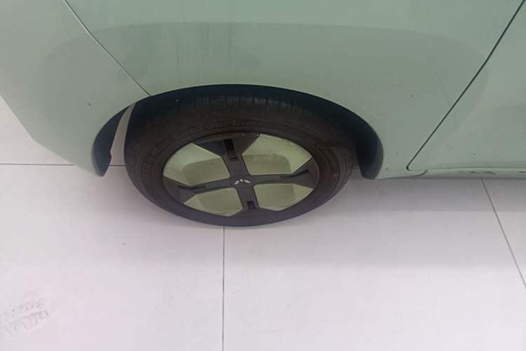 Used Wuling Hongguang MINIEV 2022 Macaron Fashion Model Lithium Iron Phosphate Left Front Wheel Hub