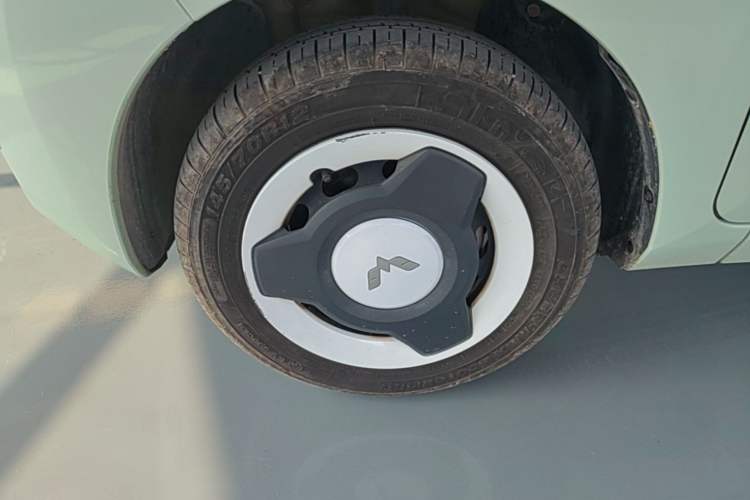 Used Wuling Hongguang MINIEV 2022 Macaron Premium Model – Lithium Iron Phosphate Left Front Wheel Hub
