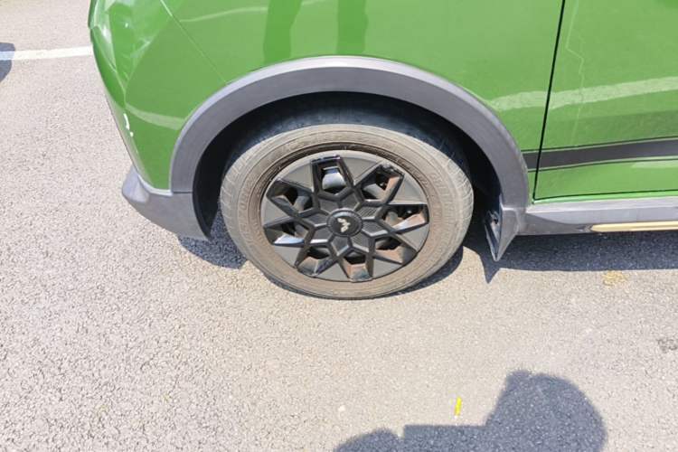 Used Wuling Hongguang MINIEV 2022 GAMEBOY 200km Gaming Edition with Lithium Iron Phosphate Left Front Wheel Hub